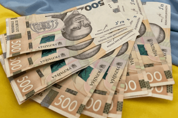 Пенсіонерам – по 7 500 грн: кому надають допомогу під час війни у 2025 році