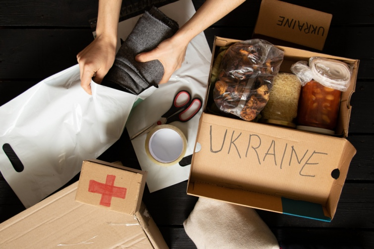 Гуманітарна допомога для пенсіонерів: де шукати та як отримати